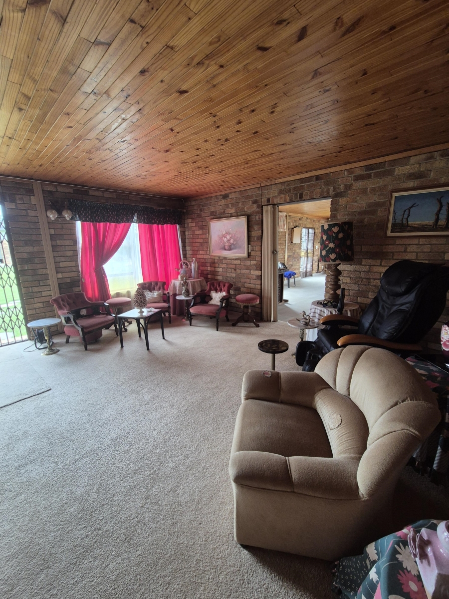 5 Bedroom Property for Sale in Wolmaransstad North West